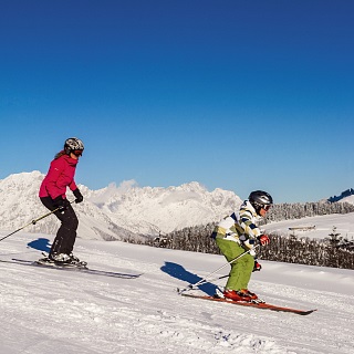 L'abbonamento stagionale SkiWelt per famiglie