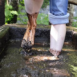 Walking barefoot, thinking barefoot