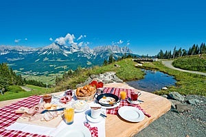 SKIWELT_000893_Fruehstueck-am-Berg_Bildarchiv-SkiWelt_klein