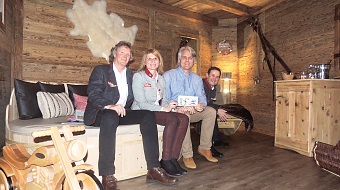 v.l.n.r.: Hansjörg Kogler (GF SkiWelt Westendorf), Anita Baumgartner (Marketing Leitung SkiWelt), Jörg Wund (Inhaber THERME ERDING), Walter Eisenmann (GF SkiWelt Söll)